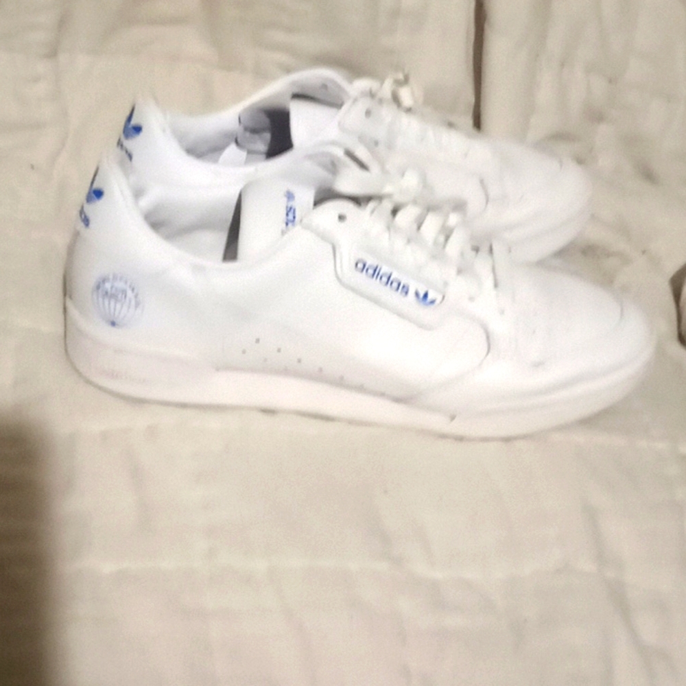 White adidas  continental 80 white w/ blue accent